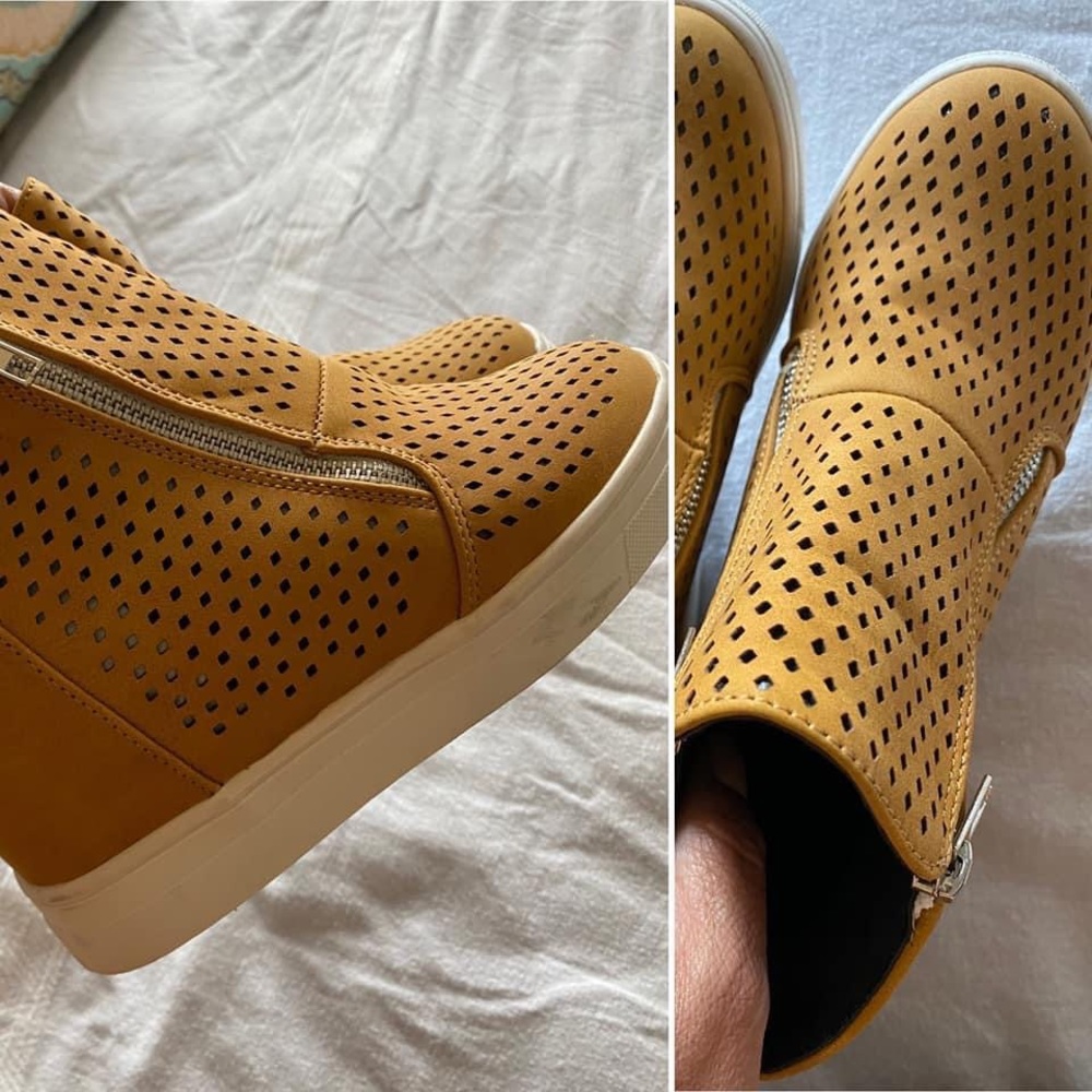 SHEIN. Booties. Mustard color.